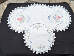 Vintage handmade table runner set: White doily with embroidered flowers on black cloth