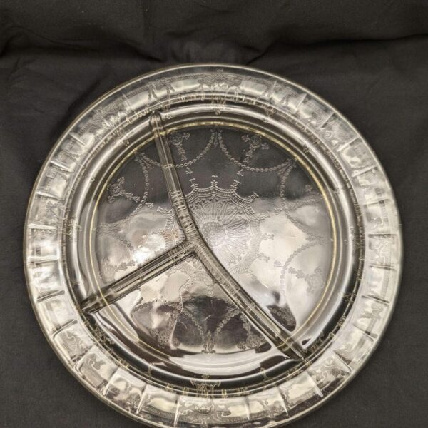 Yellow depression glass plate with cameo design, 10.5 inches, 1930s