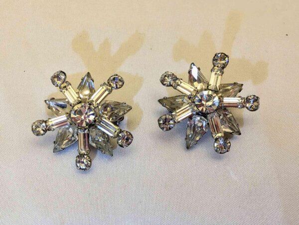 1950s Snowflake Star Brooch in Silver, Unmarked MCM Costume Jewelry