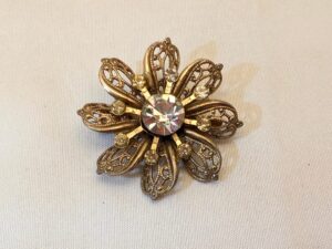 Vintage Gold Filigree Flower Star Brooch with Rhinestones